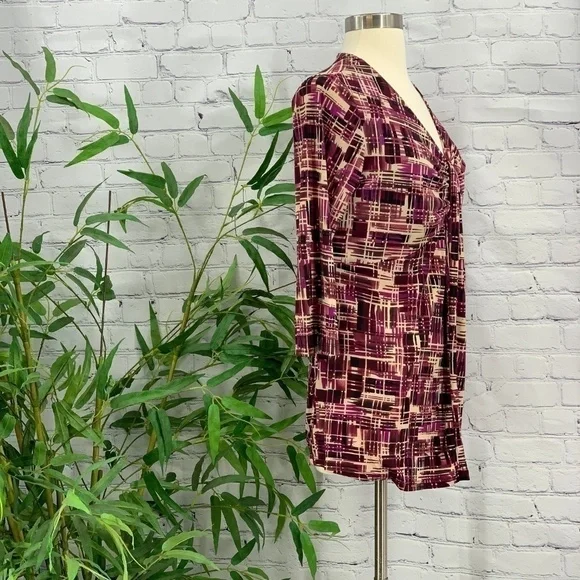 🎉Motherhood Maternity Burgundy & Tan Pattern Top - Picture 2 of 7